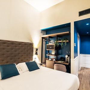 Kleine Kamer met een King Size Bed